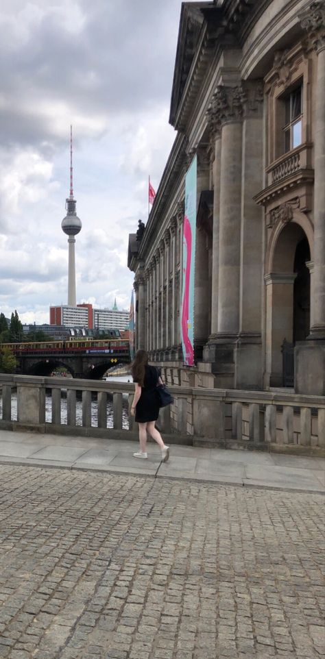 Girl Walking, Berlin, Walking, Instagram Photos, Photo And Video, Instagram Photo, Instagram