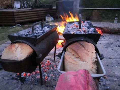 Bread Oven, Rocket Stove, Dutch Oven Cooking, Outdoor Oven, Rocket Stoves, Fire Cooking, Campfire Cooking, Bbq Pit, Baking Bread