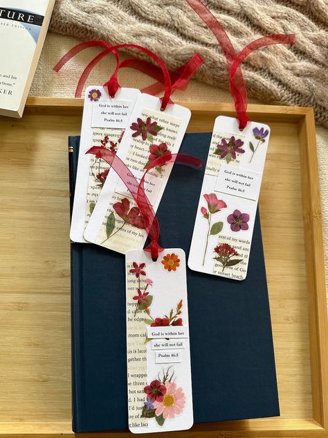 Nutecrafting - Etsy Bookmark Bible Verse, Verse Bookmark, Grow Spiritually, Bible Bookmark, Bible Stuff, Book Marks, Bookmarks Handmade, God Is, Pressed Flowers