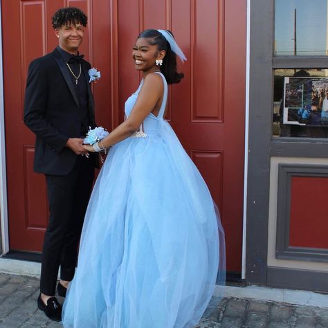 Baby Blue Prom Dresses Black Women, Cinderella Sweet 16 Dress, Light Blue Prom Couple, Cinderella Prom Dresses, Couples Outfits Black People, Blue Prom Couple, Black Cinderella, Cinderella Prom, Cinderella Prom Dress