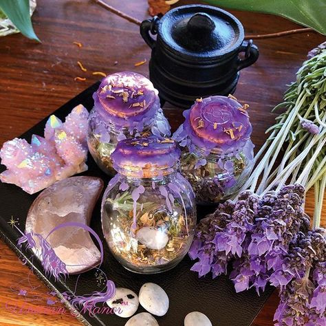 Honey Jar Spell, Pastel Gore, Witch Bottle, Witchcraft Altar, Jar Spells, Witch Bottles, Spell Jars, Spell Jar, Modern Witch