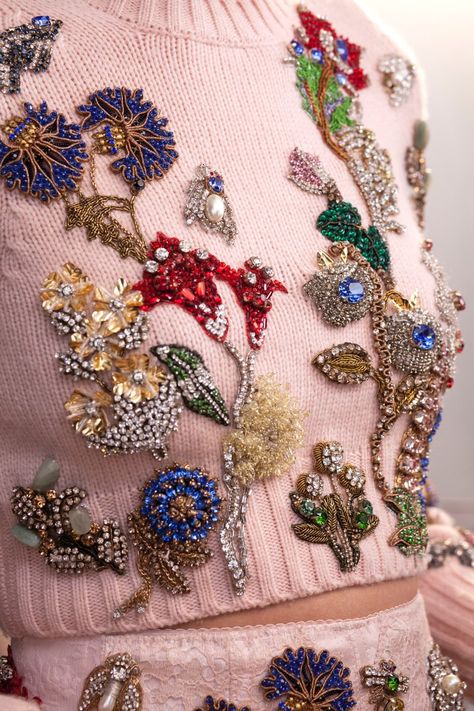 Embroidery Couture, Bead Dress, Stylish Knitwear, Haute Couture Embroidery, Garden Embroidery, Embroidery 3d, Taffeta Skirt, Embellished Clothing, Pink Jumper