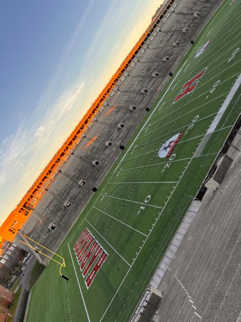 Harvard Football Aesthetic, Harvard Moodboard, Harvard Dream Board, Sunset Football Field Aesthetic, Boston Harvard, Harvard Football, Harvard In The Fall, Harvard University, Dream School