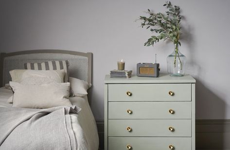 Annie Sloan Just Announced New Chalk Paint Colors for Spring Annie Sloan Green, Coolabah Green, Annie Sloan Chalk Paint Colors, Green Painted Furniture, Green Grey Paint, Distressed Decor, New Paint Colors, Chalk Paint Colors, Paris Grey