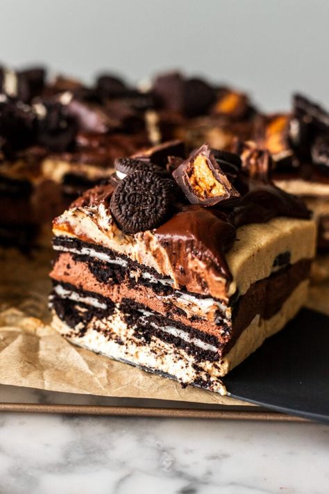 Peanut Butter Oreo Icebox Cake - Dairy free and vegan! Peanut Butter Fluff, Oreo Icebox Cake, Vegan Peanut Butter Cups, Chocolate Wafer Cookies, Peanut Butter Oreo, Bread Soft, Chocolate Whipped Cream, Baked Strawberries, Bake Dessert