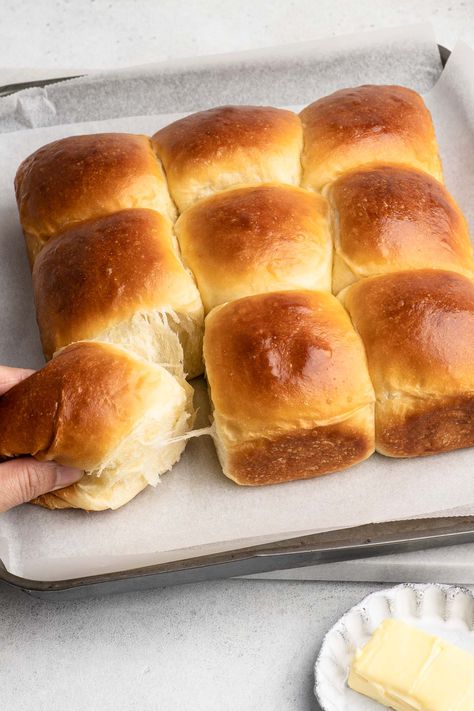 Fluffy Bread Rolls, Yeast Bread Rolls, Milk Buns, Japanese Milk Bread, Fluffy Bread, Milk Bread Recipe, Milk Bun, Perfect Bun, Buns Recipe