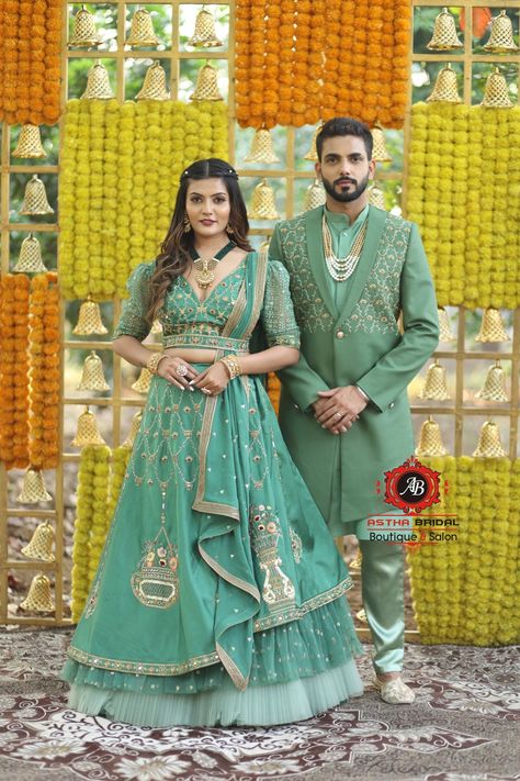 Couple Twinning Outfits Indian Wedding, Couple Twinning Outfits Indian, Couple Twinning Outfits, Manish Malhotra Bridal, Designer Choli, Twinning Outfits, Wedding Matching Outfits, Couple Dresses, Fashion Model Drawing