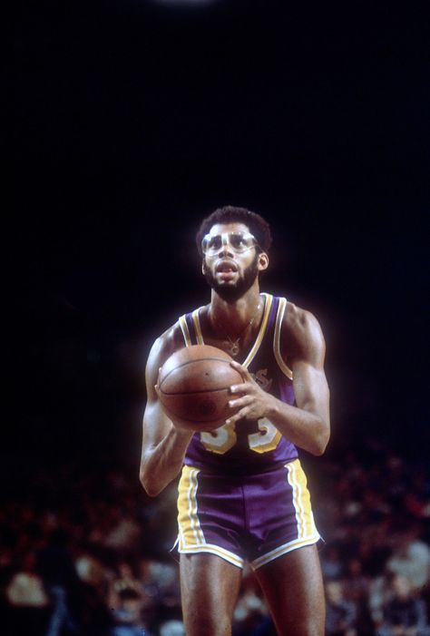 Kareem Abdul-jabbar, Rugby 7s, Chris Webber, Abdul Jabbar, Ball Aesthetic, Kareem Abdul, Bola Basket, Kareem Abdul Jabbar, Basketball Star