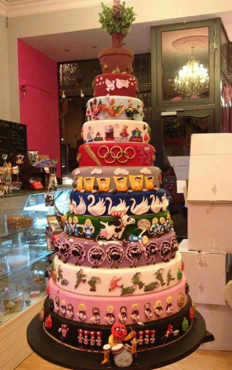 WOW...THE TWELVE DAYS OF CHRISTMAS!!! JUST WOW!!! I'm speechless!!! Super Torte, Dessert Original, Xmas Cake, Crazy Cakes, Unique Cakes, Special Cake, Holiday Cakes, Noel Christmas, Fancy Cakes