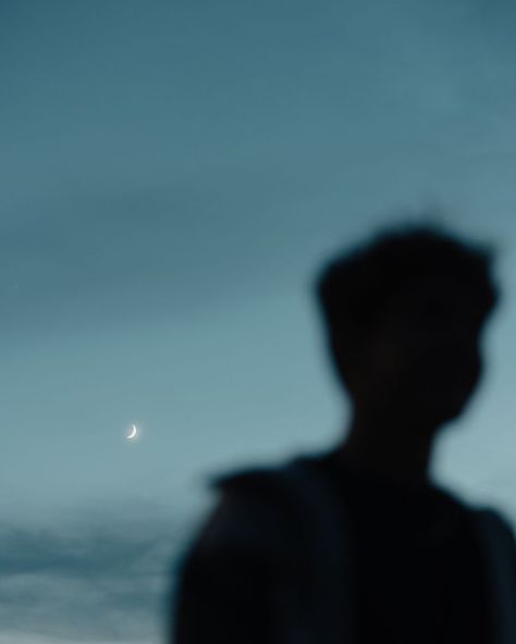 I decided to get creative and took this blurry photo of the sky and moon. Senior Photo session. Creative portraits. Blue Aesthetic. Sky Aesthetic. Moody photo. Moody Blue Aesthetic, Man Silhouette Aesthetic, Blue Aesthetic Men, Leo Cruz, Blue Aesthetic Moon, Blue Aesthetic Photography, Blurry Portrait, Blue Aesthetic Sky, Framed Puzzle