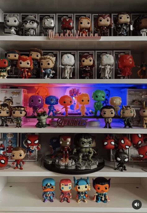 Funko Pop Collection Display, Marvel Collection, Marvel Funko Pop Display, Disney Apartment Decor, Marvel Room Ideas, Funko Display Ideas, Funko Pop Display Ideas, Spiderman Room Decor, Funko Pop Shelves