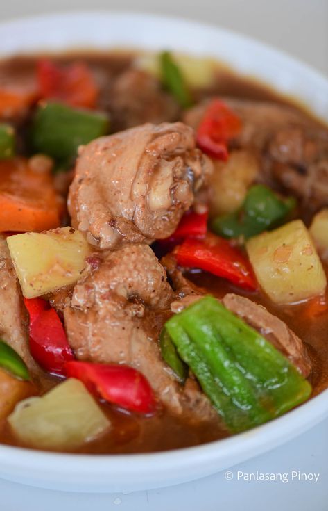 Pininyahang Manok Recipe, Pininyahang Manok, Pineapple Chicken Stir Fry, Recipes Pineapple, Creamy Tuna Pasta, Pineapple Chicken Recipes, Fruit Pineapple, Pineapple Chicken, Savory Chicken