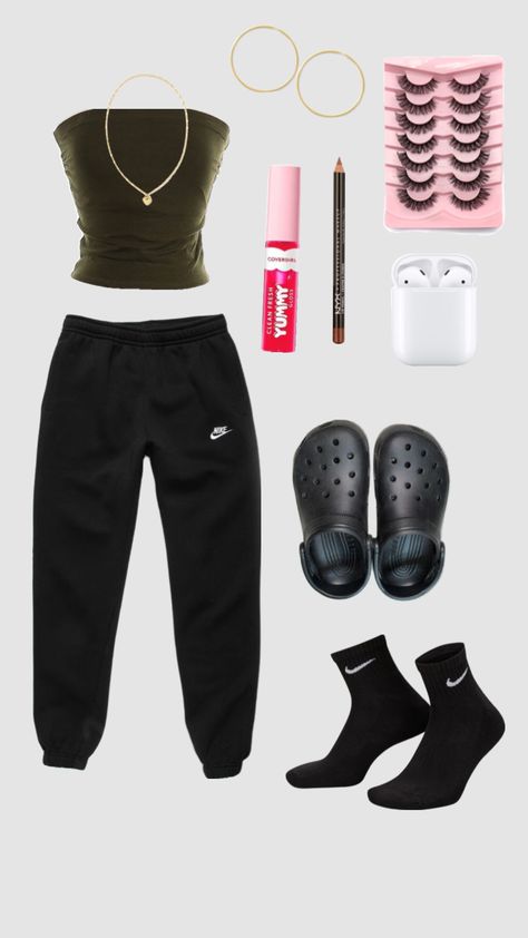 #outfit #fit #outfitinspo #inspo #nike Black Nike Sweatpants Outfit, Nike Sweatpants Outfit, Black Sweatpants Outfit, Black Nike Sweatpants, Sweatpants Outfit, Trendy Outfits For Teens, Nike Sweatpants, Matching Couple Outfits, Classy Casual Outfits