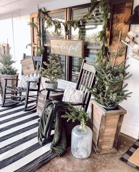 Outdoor Wall Decor Ideas, Rustic Farmhouse Front Porches, Winter Porch, Farmhouse Front Porches, Pine Garland, Fir Trees, Christmas Front Porch, Christmas Porch Decor, Farmhouse Front