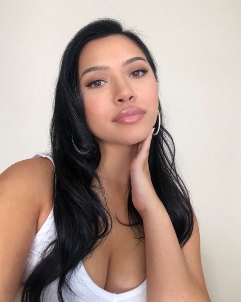 Julia Kelly, On Instagram, Instagram