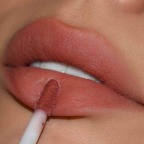 Warm Nude Lipstick, Coral Lipstick Makeup, Moana Makeup, Guard Makeup, Natural Lip Shades, Makeup Moodboard, Blotted Lip, Soft Lipstick, Neutral Lipstick