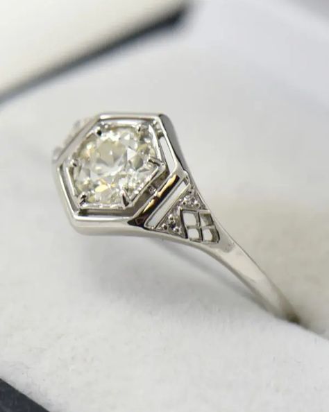 Filigree Engagement Ring Gold, Hexagon Halo, White Gold Engagement Rings Vintage, Vintage Engagement Rings Art Deco, Celtic Engagement Rings, Art Deco Diamond Rings, Art Deco Engagement, White Gold Engagement, Deco Engagement Ring