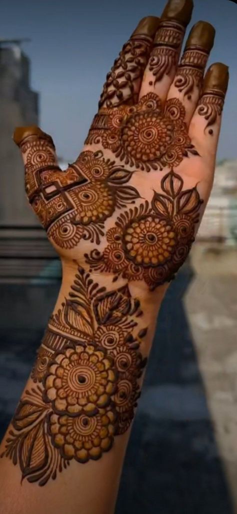 Kids Full Hand Mehndi Designs, Eid Mehndi Designs Arabic, Kids Mehndi Designs, Beautiful Simple Mehndi Design, Mehndi Design Simple, Eid Mehndi, Front Mehndi Design, Designs Mehndi, Circle Mehndi