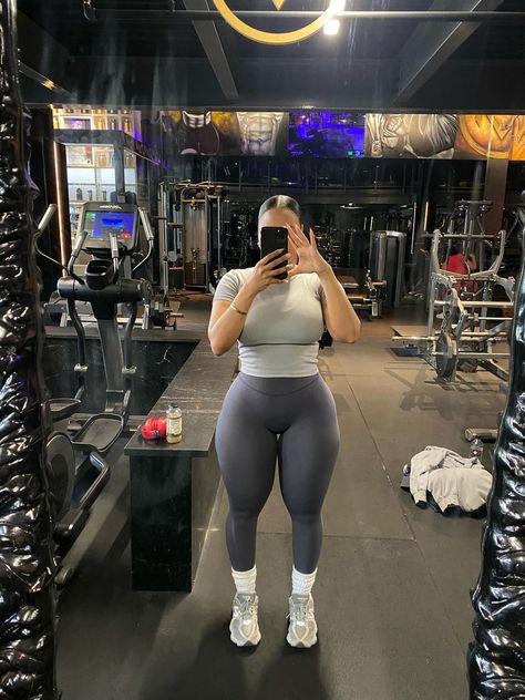 Gym Ig Pics, Curvy Gym Body Type, Fitness Lifestyle Aesthetic Plus Size, Cute Gym Outfits Black Women, Gym Fits For Midsize, Thick Fit Aesthetic, Slim Thick Gym Body Reference, 150 Lbs Women 5'3, Fit Gym Women