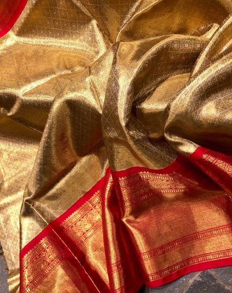 South Indian Wedding Saree, Silk Saree Blouse Designs Patterns, Different Types Of Sarees, Indian Wedding Saree, Lehenga Saree Design, Sarees South Indian, Kanjivaram Sarees Silk, Indian Bridal Sarees, Bridal Sarees South Indian