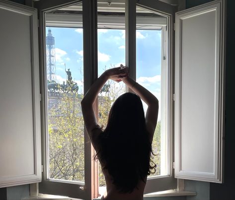 aesthetic ,window photo ideas,photo,window,inspiration,pose ,hair photo idea Aesthetic Window, Window Inspiration, Window Picture, Window Photo, Photo Window, Best Friend Pictures Tumblr, Shadow Pictures, Ig Feed, Picture Windows