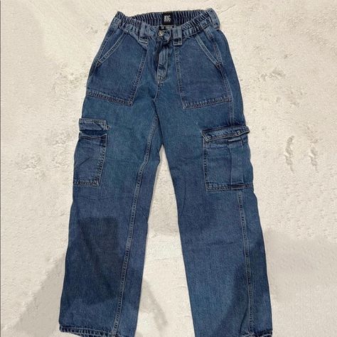 BDG cargo jeans Lots Of Pockets, Cargo Jeans, Levi Jeans, Mom Jeans, Wide Leg, Pants, Plus Fashion, Outfit Inspo, Jeans Shoes