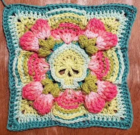 Gothic Granny Square Crochet Pattern, Crochet Skull Granny Square, Skull Granny Square, Granny Square Designs, Granny Square Free Pattern, Skull Crochet, Start Crocheting, Granny Square Patterns, Crochet Skull