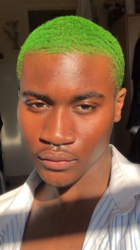 Green Dyed Hair Men, Green 4c Hair, Green Hair Male, Green Hair Dye Ideas, Green Hair Men, Short Green Hair, Dye Eyebrows, Green Hair Dye, Curly Hair Fade