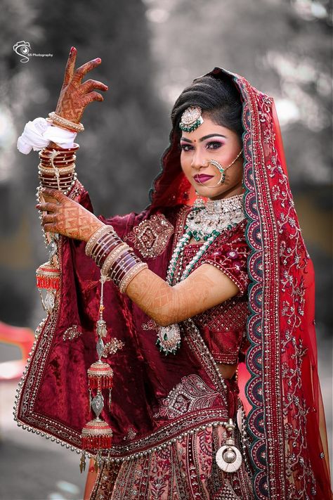 Sachin keshri Dhulan Single Pose, Singal Dulhan Pose, Couple Wedding Dress Indian Hindu, New Dulhan Pose, Wedding Dulhan Pose, Dulhan Pose, Wedding Dulhan, विवाह की दुल्हन, Marriage Poses