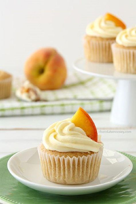 Peaches and Cream Cupcakes #summercupcakes Berry Cupcake Recipes, Stuffed Cupcakes, Baking Cheesecake, Cheesecake Decoration, Peach Cupcakes, Fruit Cupcakes, Cheesecake Cupcakes, Cheesecake Filling, Bake Cheesecake