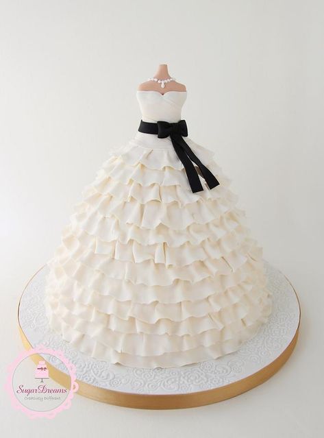 Wedding Dress Cake inspired by a Vera Wang wedding dress Dress Cakes, Choose Wedding Dress, Wedding Crochet, Vera Wang Wedding, Wedding Dress Cake, Bridal Shower Cakes, Barbie Cake, Marble Cake, Fashion Cakes