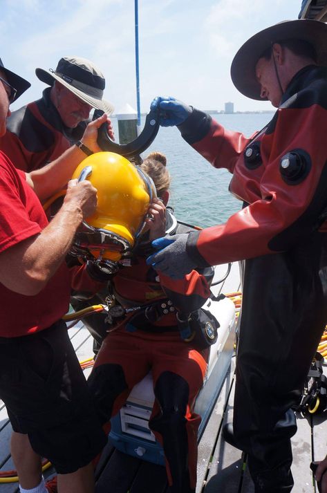 EPA woman diver in Viking drysuit and Kirby Morgan helmet Kirby Morgan Helmet, Female Diver, Diving Wetsuits, Scuba Girl, Diving Gear, Full Face Mask, Kirby, Diver, Vikings