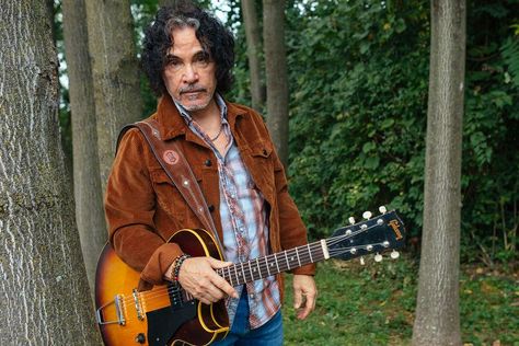 How John Oates Is Moving Beyond Daryl Hall Dispute and 'Reuniting' with His 'True Self' to Create New Music (Exclusive) Classic Rock Artists, John Oates, Hall & Oates, Daryl Hall, Mtv Awards, Folk Festival, Club Music, I John, John Legend