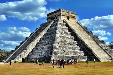 Photo Series: My Favorite Landmarks Around the World Landmarks Of The World, Landmarks Around The World, Chichen Itza Mexico, American Mythology, America Trip, Aztec Ruins, Cancun Airport, Step Pyramid, Third World Countries