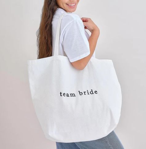 TOTE-TALLY A GOOD IDEA 💍 These embroidered tote bags are always a good idea for the hen 🤍 Bachelorette Party Bags, Hen Party Favours, Hen Party Bags, Bride Tote Bag, Bride Tote, Hen Party Gifts, Hen Weekend, Bridesmaid Bags, Embroidered Tote Bag