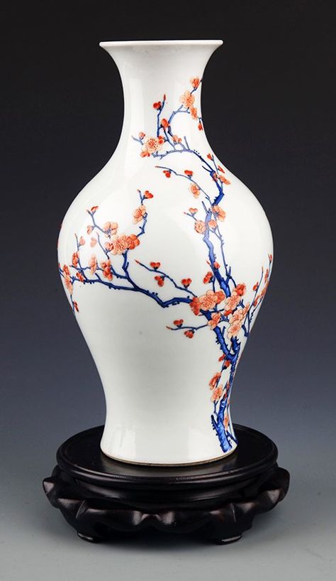 (Qing dynasty) Famille Rose. A Famille Rose plum Flower porcelain Bottle. Qing dynasty. China. How To Make Yellow, Ceramic Pinch Pots, Unique Flower Vases, Yellow Lentils, Painted Glass Vases, Asian Vases, Chinese Porcelain Vase, Empty Wine Bottles, Flower Bottle