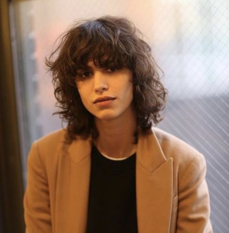 70s Haircuts, Mica Arganaraz, Androgynous Hair, Shag Hairstyles, Shag Haircut, Long Hair With Bangs, Mullet Hairstyle, Grunge Hair, Long Hair Styles Men