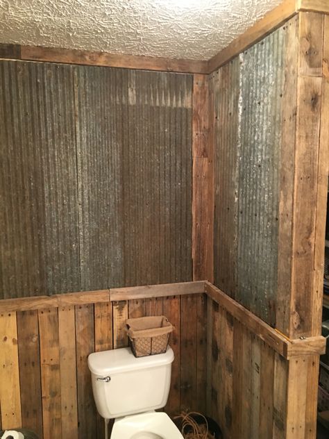 Rustic Bathroom Shower, Rustic Bathroom Remodel, Barn Bathroom, Barn Tin, Garage Bathroom, Cabin Bathrooms, Rustic Bathroom Designs, Bathroom Farmhouse Style, Country Bathroom