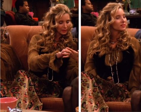 Friends. Phoebe's outfits: Season 1, Episode 6. Brown chiffon peasant blouse with black wasitcoat and brown velvet maxi skirt. Phoebe Buffay Outfits, Shock Therapy, Ross Geller, The Little Black Dress, Phoebe Buffay, This Is Your Life, Chandler Bing, Movies Outfit, Rachel Green