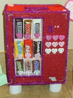 Valentine bag/box candy vending machine                                                                                                                                                                                 More Heart Valentine Box Ideas, Unique Valentines Box Ideas Creative, Valentines Boxes For Kids School, Creative Valentine Boxes, Valentine Box Ideas For School, Unique Valentine Box Ideas, Valentines Box Ideas, Diy Valentine's Box, Valentine Box Ideas