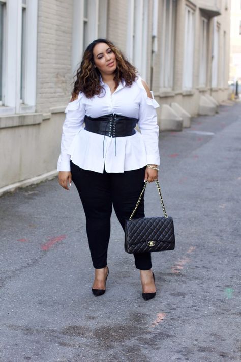 Corset belt trend Corset Belt Outfit, Lazy Fashion, Simple Spring Outfits, Plus Size Corset, Big Girl Fashion, Corset Belt, Moda Plus, Plus Size Fashion For Women, Outfit Combinations