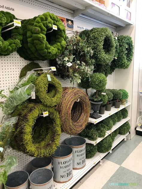 Fake green wreaths on a shelf in the store. Best Fake Plants, Faux Plants Decor, Topiary Diy, Porch Planters, Fake Plants Decor, Peonies And Hydrangeas, Faux Flower Arrangements, Faux Greenery, Green Wreath