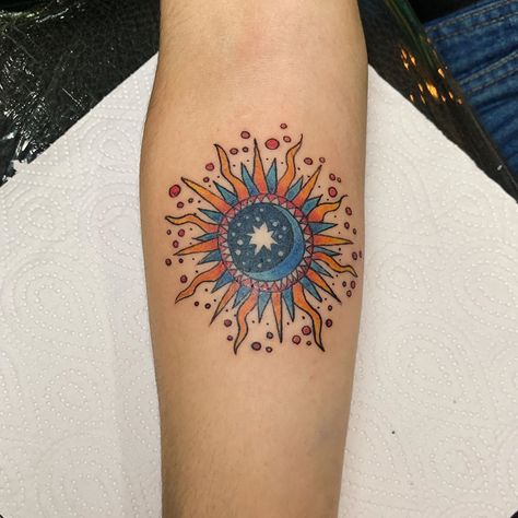 Sun And Planets Tattoo, Color Sun And Moon Tattoo, Colorful Sun And Moon Tattoo, Old School Sun Tattoo, Colorful Sun Tattoo, Kami Tattoo, Sun Tattoo Color, Boho Sun Tattoo, Cute Sun Tattoos