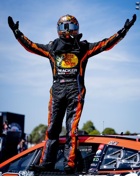 Nascar Pictures, Martin Truex Jr, Joe Gibbs Racing, Monster Energy, Read Image, Great Pictures, Nascar, Motorsport, Victorious