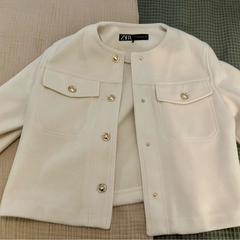 Zara Brand New White Jacket Size Medium Zara Jackets Women, Zara Brand, Zara Drip, Zara Jacket, Gold Jacket, Zara Gold, Zara Outfit, Balloon Sleeve Blouse, White Jacket