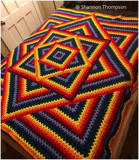 Squared Diamond Crochet Granny Throw | Pattern Center Granny Square Blanket Tutorial, Crochet Granny Square Blanket, Crochet Bedspread, Haken Baby, Crochet Quilt, Granny Square Blanket, Crochet Square Patterns, Granny Squares Pattern, Granny Square Crochet Pattern