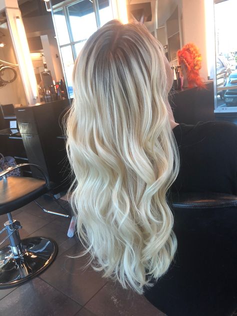 Fake Blonde Hair Ideas, Super Blonde Balayage, Fake Blonde Hair, Blonde Curled Hair, Blonde Platinum Hair, Long Platinum Blonde Hair, Fake Blonde, Champagne Blond, Red Blonde Hair