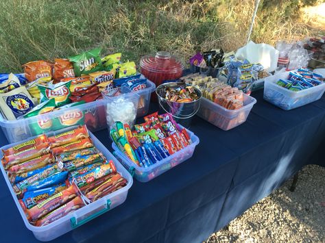 Snack Table Display Ideas, Craft Services Food Table, Snack Table Set Up, Individually Packaged Party Food, Film Set Catering, Hospitality Room Food Ideas Snacks, Party Chips Display, Craft Services Table Film, Craft Services Food Ideas