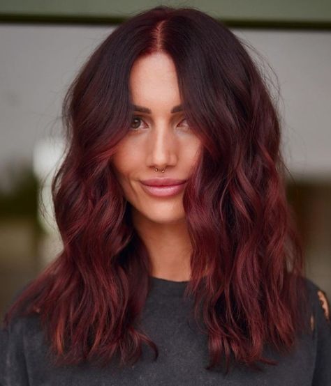 Medium Red Burgundy Hair Color Burgundy Hair Balayage, Burgundy Hair With Highlights, Deep Burgundy Hair, Balayage Red, Dark Burgundy Hair, Burgundy Hair Dye, Burgundy Balayage, Cherry Cola Hair, Hip Hair