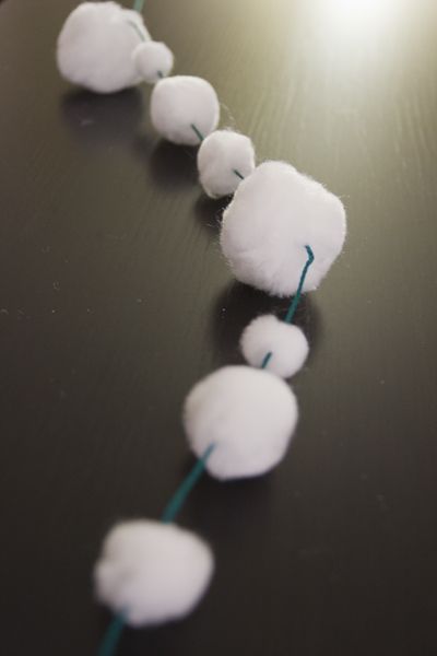 Use cotton balls or pom-poms to make a snowball garland. Make several strings and hang them from the ceiling for a snowy curtain! Snowball Garland Diy, Tundra Diorama, Snowball Garland, Hanging Pom Poms, Christmas Snowball, Olaf Party, Arctic Tundra, Crafty Christmas, Ball Garland